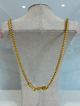 Load image into Gallery viewer, Quatrefoil Swirl Necklace 95A
