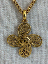Load image into Gallery viewer, Quatrefoil Swirl Necklace 95A
