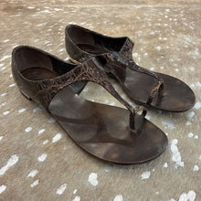 Load image into Gallery viewer, Crocodile Print Leather Thong Sandal
