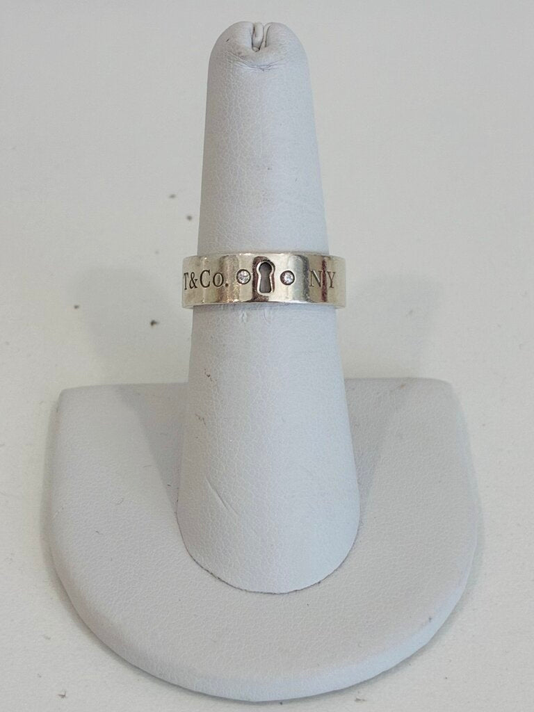 Diamond Lock & Keyhole Band