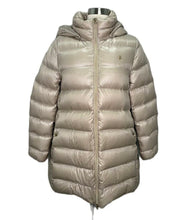 Load image into Gallery viewer, Resort A Shape Jacket in Nylon Ultralight
