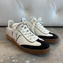 Load image into Gallery viewer, Frontrow Sneaker
