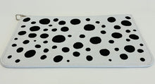 Load image into Gallery viewer, LV x Yayoi Kusama Monogram Empriente Infinity Dots Neverfull Pouch
