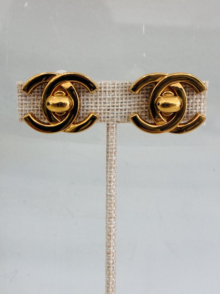 Vintage 96A Gold Turnlock Clip On Earrings