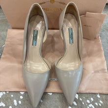 Load image into Gallery viewer, Leather D&#39;Orsay Pump
