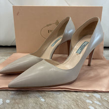 Load image into Gallery viewer, Leather D&#39;Orsay Pump
