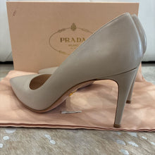 Load image into Gallery viewer, Leather D&#39;Orsay Pump
