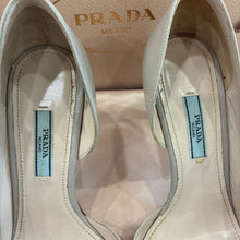 Load image into Gallery viewer, Leather D&#39;Orsay Pump
