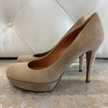 Load image into Gallery viewer, Betty Suede Platform Heels
