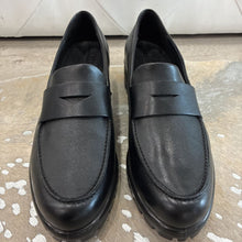 Load image into Gallery viewer, NWOT Modtray Leather Loafer
