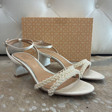 Load image into Gallery viewer, Ninnette Mid Heel Sandals
