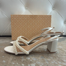 Load image into Gallery viewer, Ninnette Mid Heel Sandals
