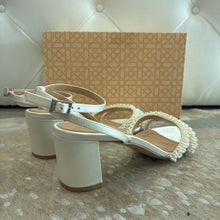 Load image into Gallery viewer, Ninnette Mid Heel Sandals
