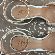 Load image into Gallery viewer, Ninnette Mid Heel Sandals

