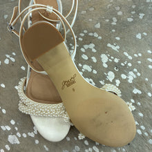 Load image into Gallery viewer, Ninnette Mid Heel Sandals
