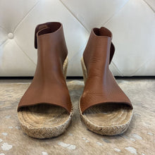 Load image into Gallery viewer, Leather Crosta Fossil Espadrille Wedges
