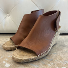 Load image into Gallery viewer, Leather Crosta Fossil Espadrille Wedges
