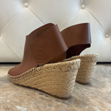 Load image into Gallery viewer, Leather Crosta Fossil Espadrille Wedges
