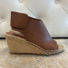 Load image into Gallery viewer, Leather Crosta Fossil Espadrille Wedges
