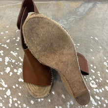 Load image into Gallery viewer, Leather Crosta Fossil Espadrille Wedges
