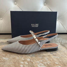 Load image into Gallery viewer, NIB Karla Pointed Toe Flats
