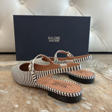 Load image into Gallery viewer, NIB Karla Pointed Toe Flats
