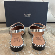Load image into Gallery viewer, NIB Karla Pointed Toe Flats
