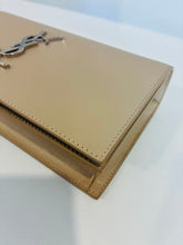 Load image into Gallery viewer, NWOT Grain De Poudre Classic Kate Clutch
