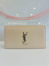 Load image into Gallery viewer, NWOT Grain De Poudre Classic Kate Clutch

