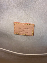 Load image into Gallery viewer, Monogram Manhattan GM Handbag
