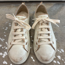 Load image into Gallery viewer, Distressed Low-Top Leather Sneakers
