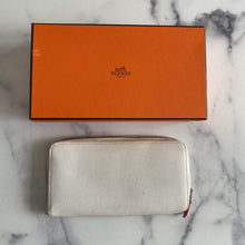 Load image into Gallery viewer, Epsom Silk&#39;In Classique Wallet
