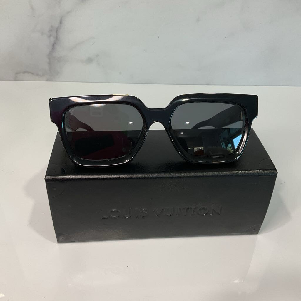 NWT 1.1 Millionaires Sunglasses Z1165W w/case